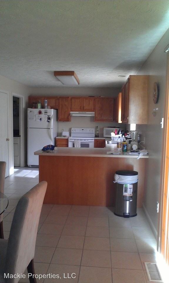 2734 S Pinehurst Dr - Photo 2 of 9