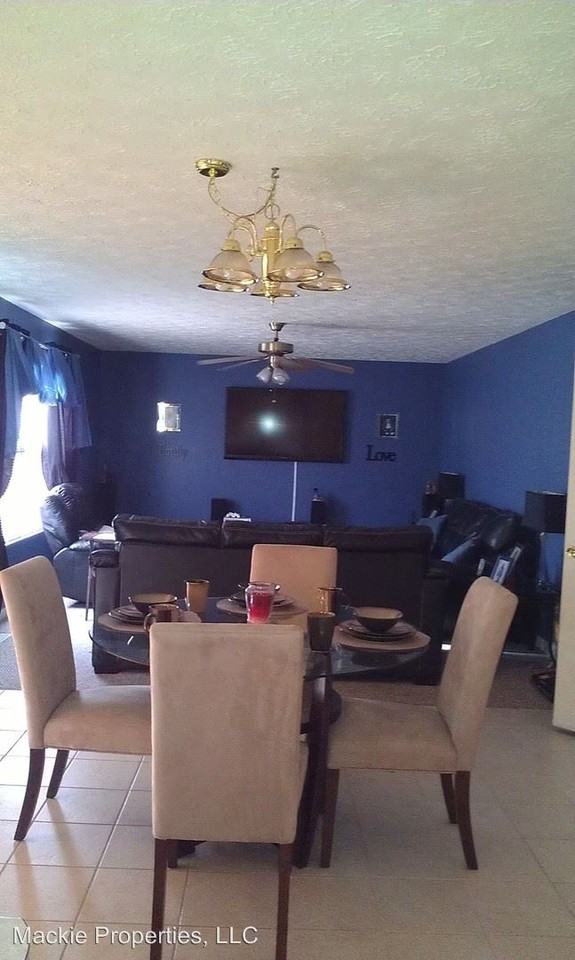 2734 S Pinehurst Dr - Photo 3 of 9