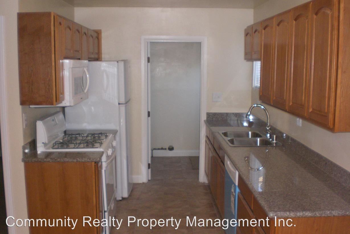 185 25th St - Photo 2 of 5