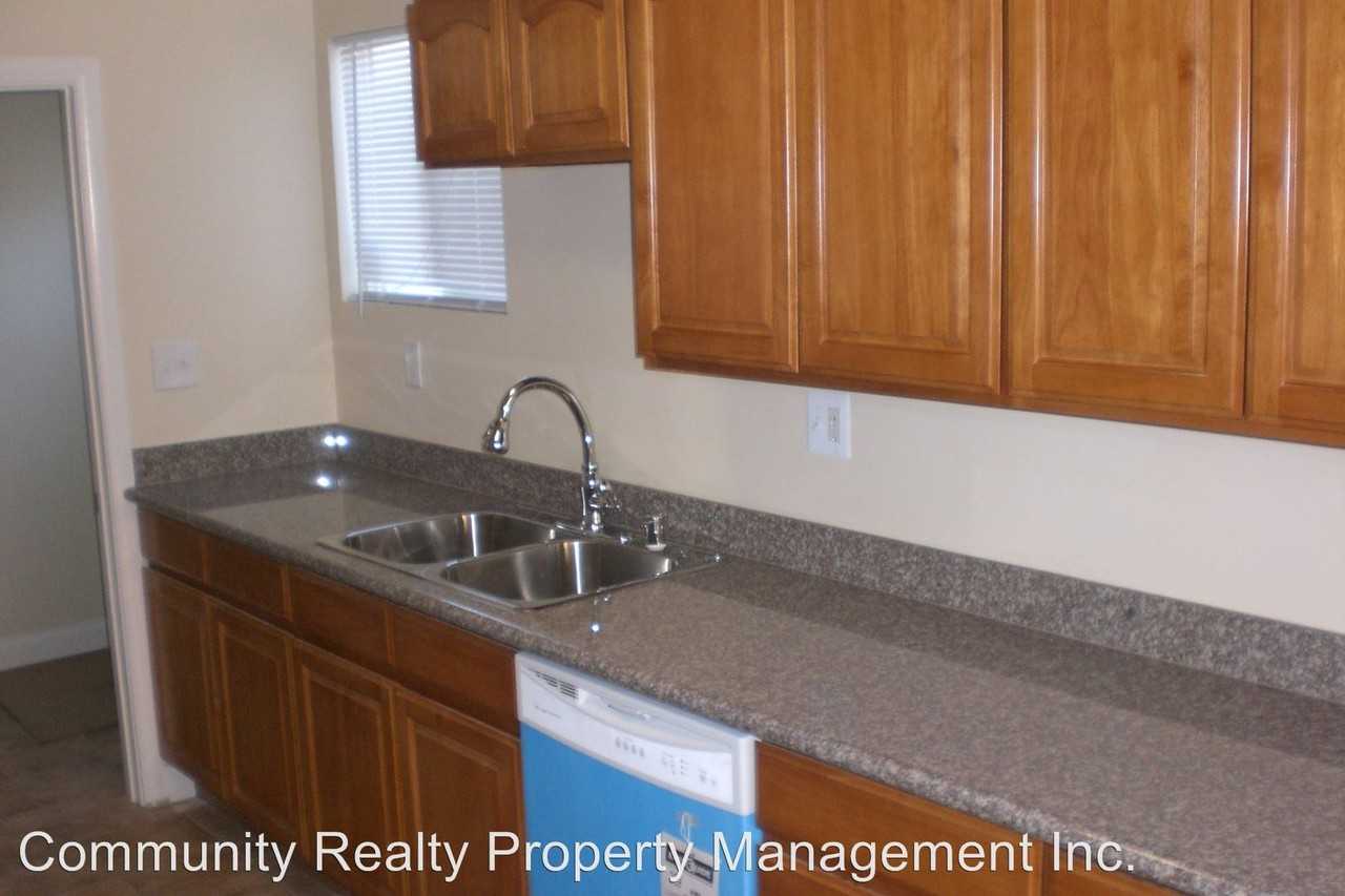 185 25th St - Photo 3 of 5