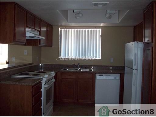 7300 W Pirates Cove Rd - Photo 3 of 7