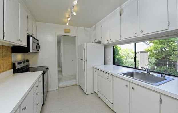 1932 Ascot Drive - Photo 3 of 14