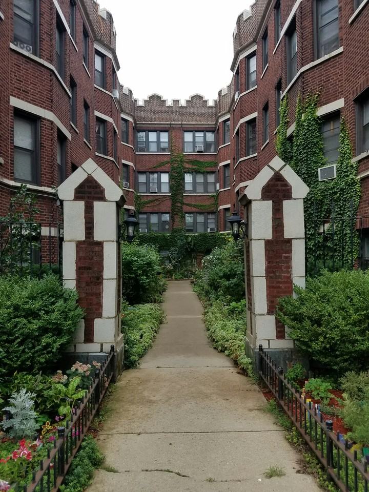 6822 N Wayne Ave #2B