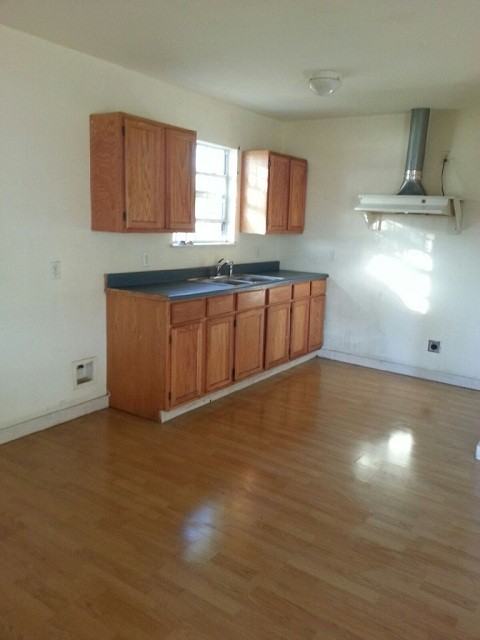 501 W Ave E - Photo 2 of 6