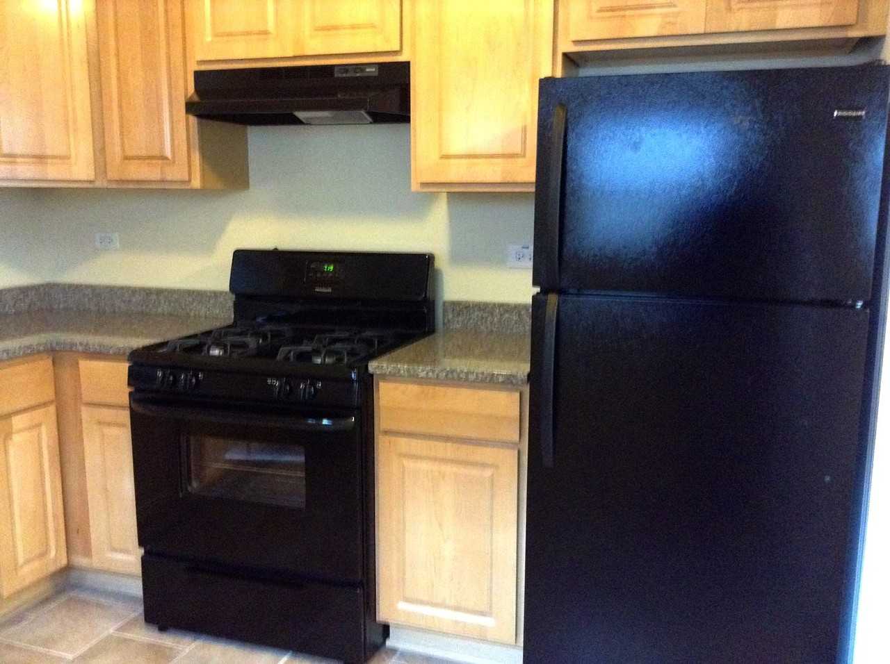 17205 Longfellow Ave - Photo 3 of 18