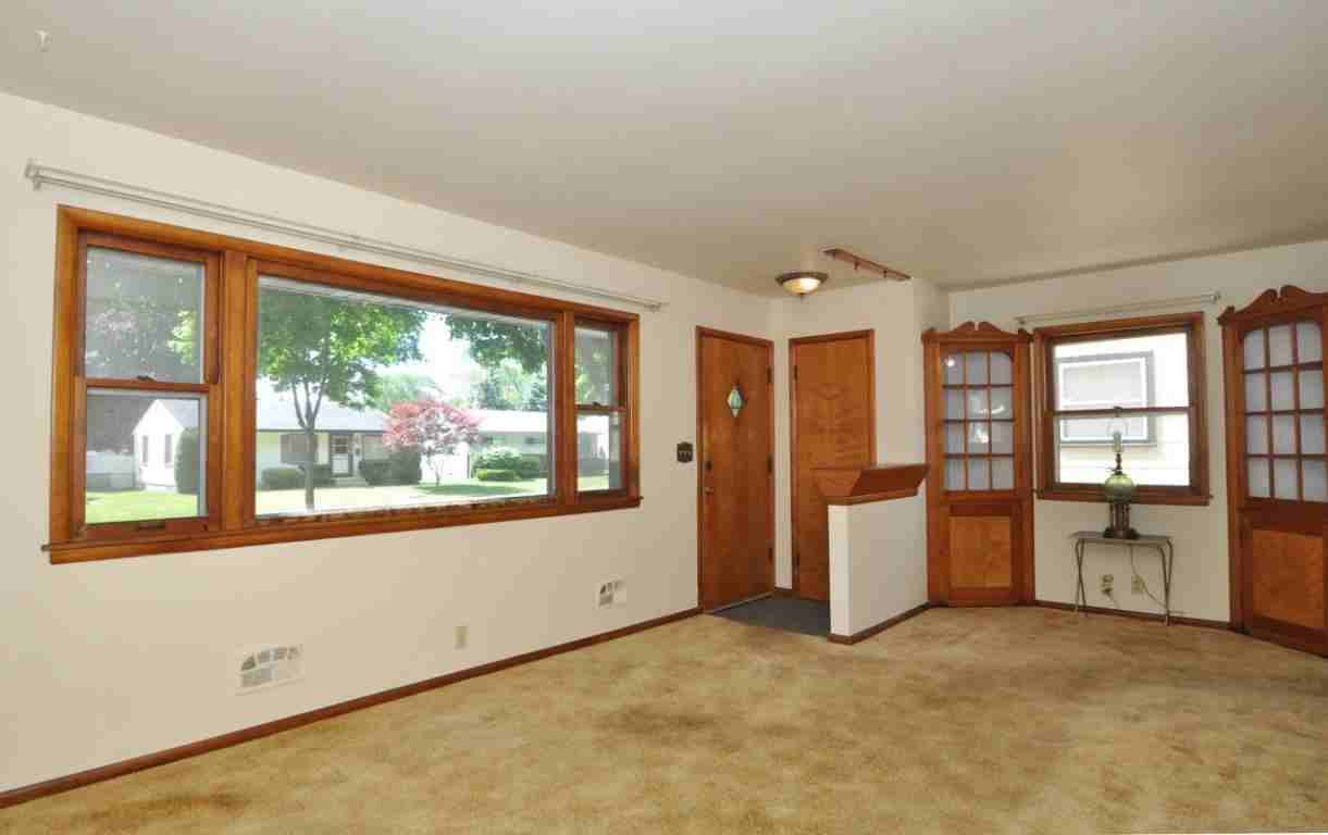 7908 W Herbert Ave - Photo 3 of 19