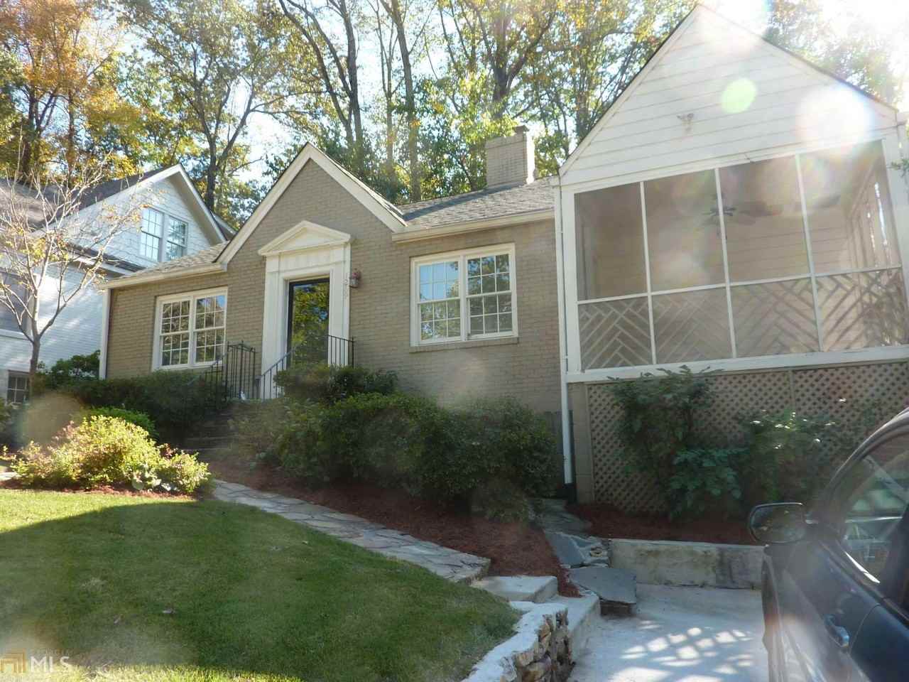 1269 University Dr NE - Photo 2 of 18