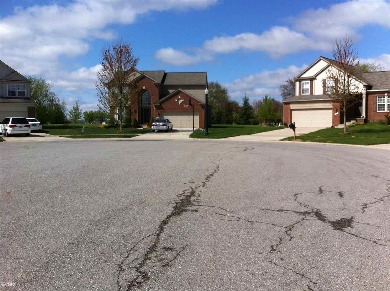 7031 Berwick Ct - Photo 2 of 36