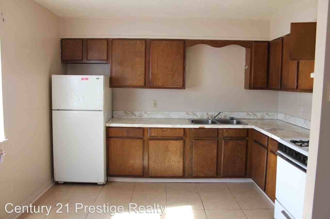 1320 Plummer Street - Photo 3 of 10