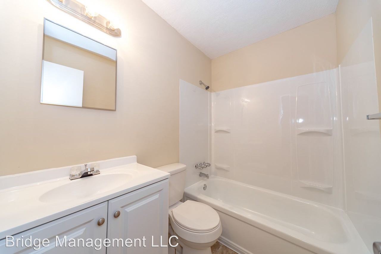 318 S 73 Dr - Photo 2 of 9