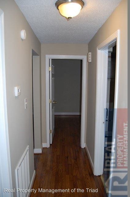 1900 Bedford St - Photo 2 of 11