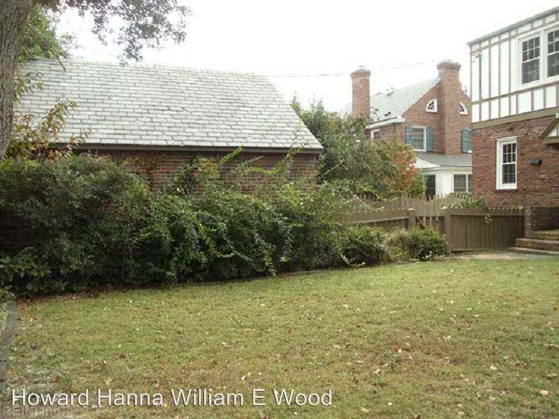 7420 N Shore Rd - Photo 3 of 22