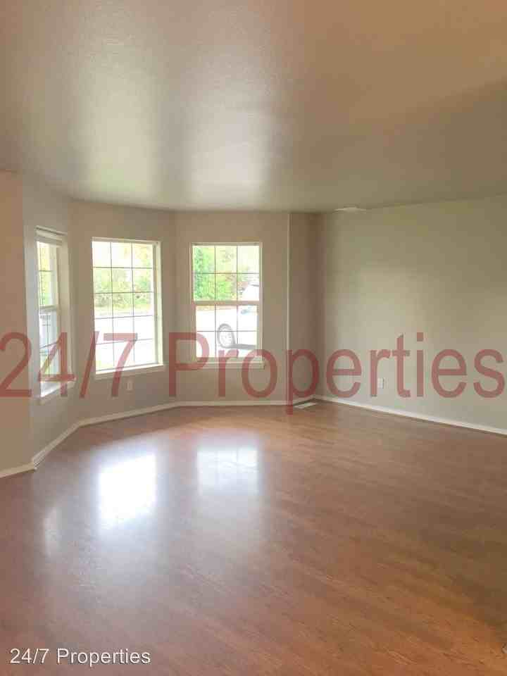 103 W 5th St - Photo 3 of 11