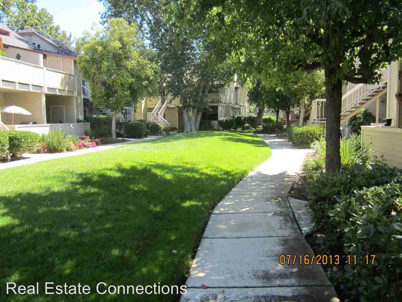 1048 Cedar Gables Dr - Photo 2 of 11