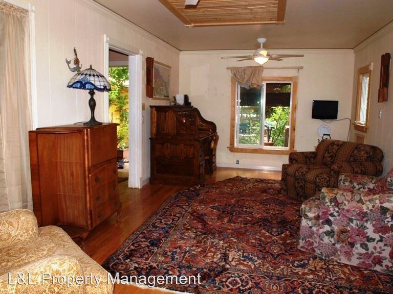 407 Spruce St - Photo 2 of 9