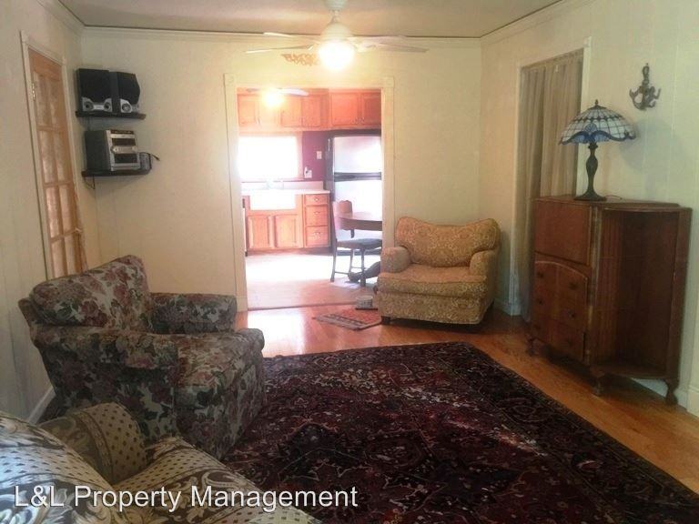 407 Spruce St - Photo 3 of 9