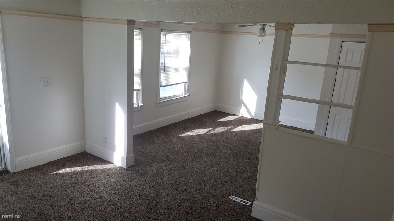 33130 Robeson St - Photo 3 of 8