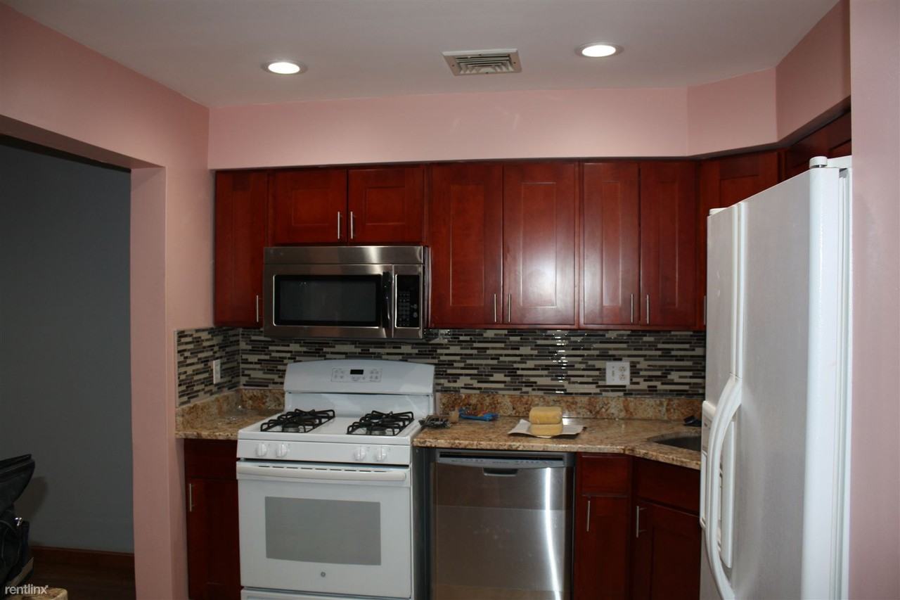 1126 Oakcroft Ln - Photo 2 of 10