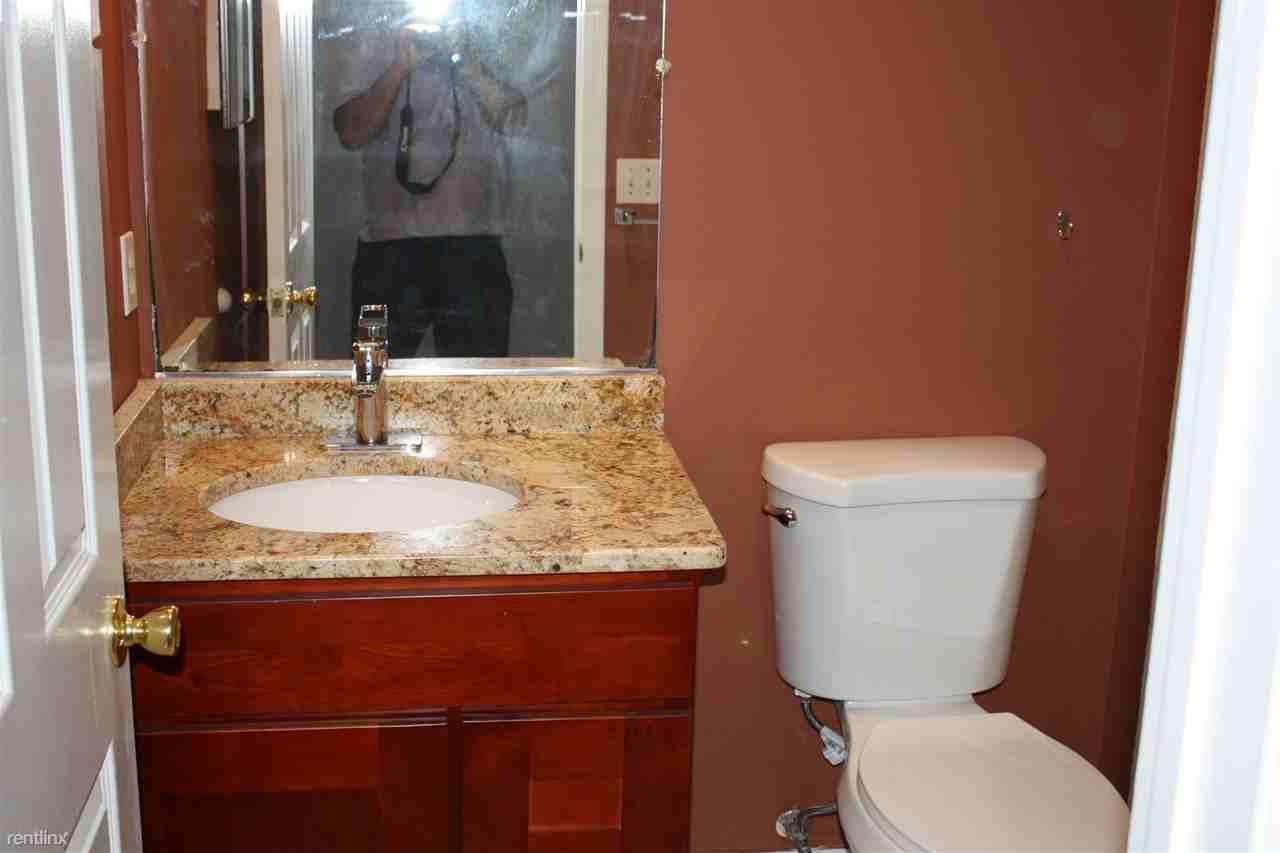 1126 Oakcroft Ln - Photo 3 of 10