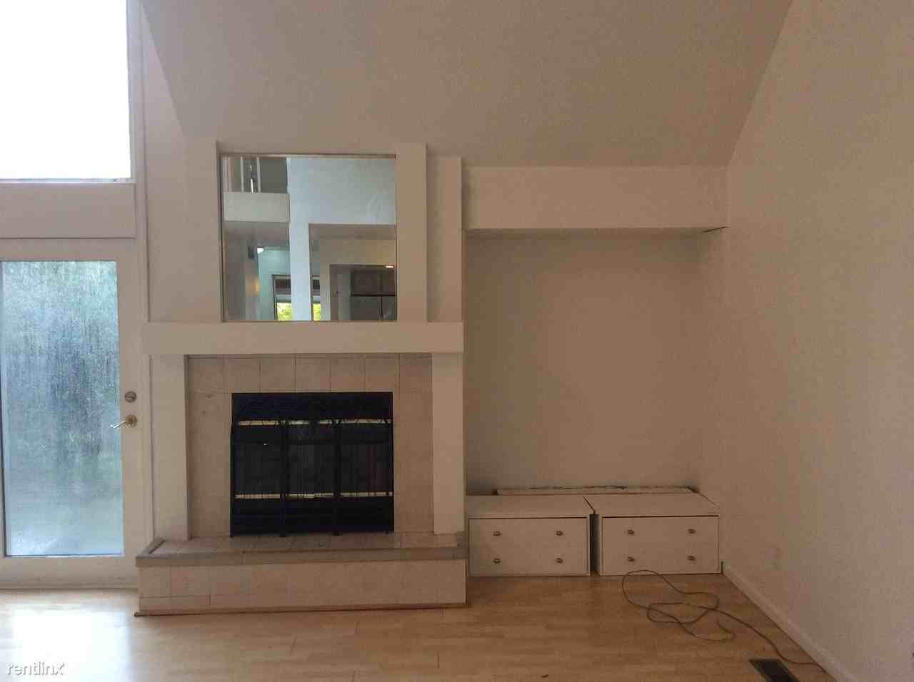 4002 Norfolk Ct - Photo 3 of 10