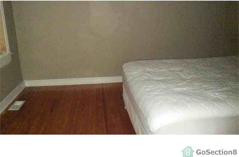 115-101 Chesterfield Ave #1stFL - Photo 2 of 9