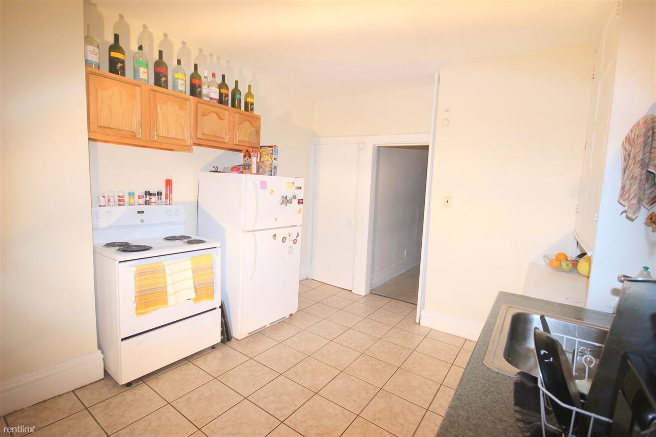 Neville Townhouses - Photo 3 of 12