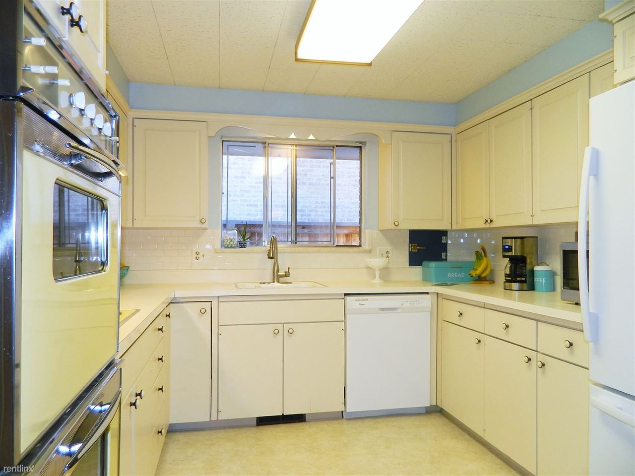 375 Elm St - Photo 3 of 13