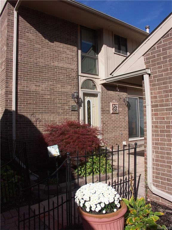 35455 Heritage Ln - Photo 2 of 35