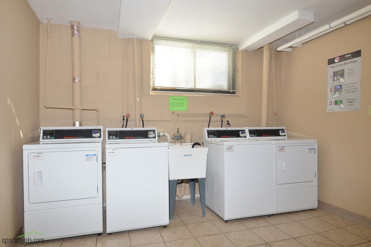 Lynn Plaza - Photo 2 of 5