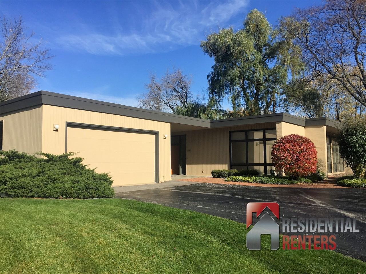 8710 North Seneca Court - Photo 2 of 19