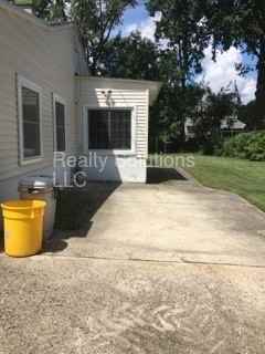 307 Kingston Ave - Photo 3 of 16