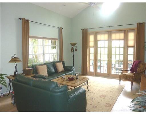 333 Pelican Way - Photo 3 of 6