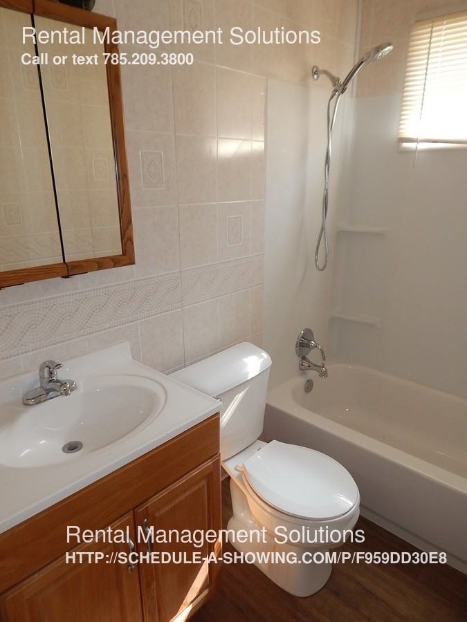 121 SW Roosevelt St - Photo 3 of 5