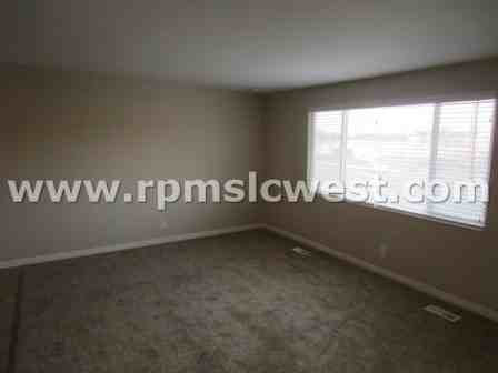 1903 W 400 N - Photo 2 of 10