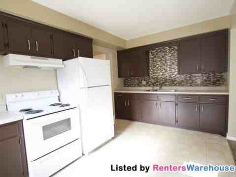 2709 Hampshire Ave N - Photo 2 of 8