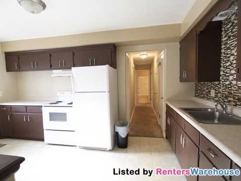2709 Hampshire Ave N - Photo 3 of 8