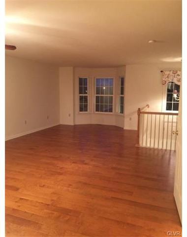 102 Oak St - Photo 2 of 18