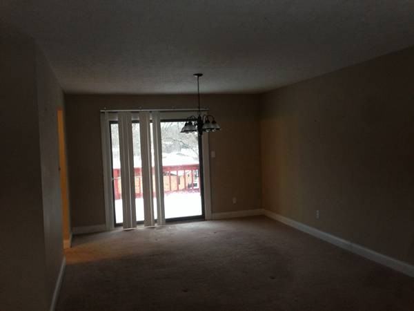 8 Suncrest Dr - Photo 3 of 6