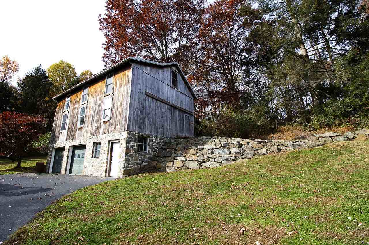 1315 Lloyds Rd - Photo 2 of 10