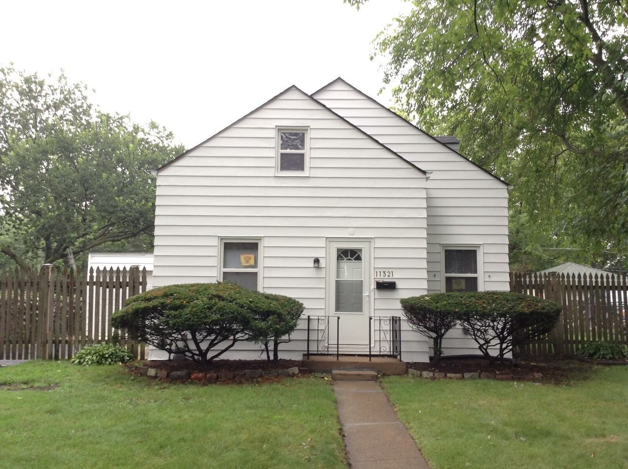 11321 S Whipple St - Photo 2 of 14