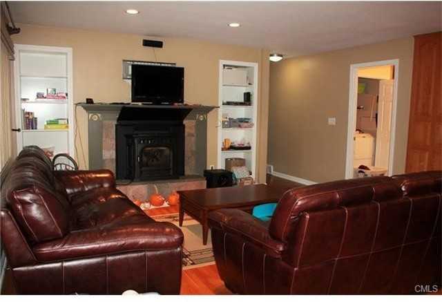 51-31 Lorraine Dr - Photo 3 of 23