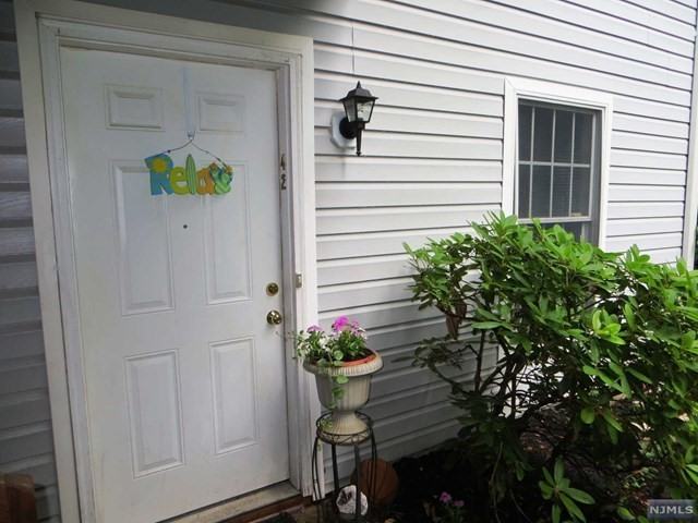 Stonyridge Dr - Photo 3 of 13