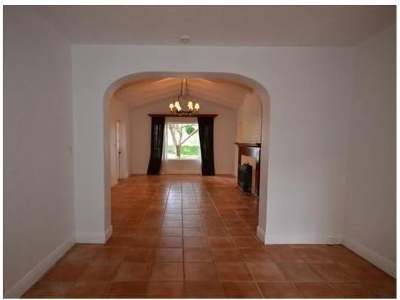 1135 Venetia Ave - Photo 3 of 8