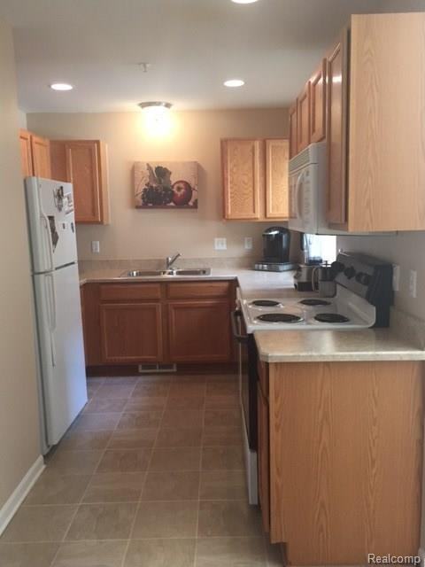 1131 Beaver Run - Photo 3 of 11