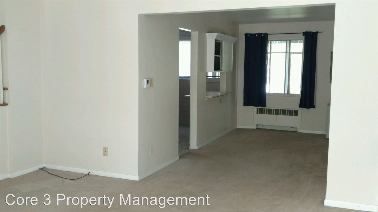 304 Davis Ave - Photo 3 of 8