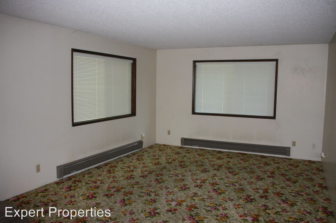 445 S 3rd St - Photo 3 of 24