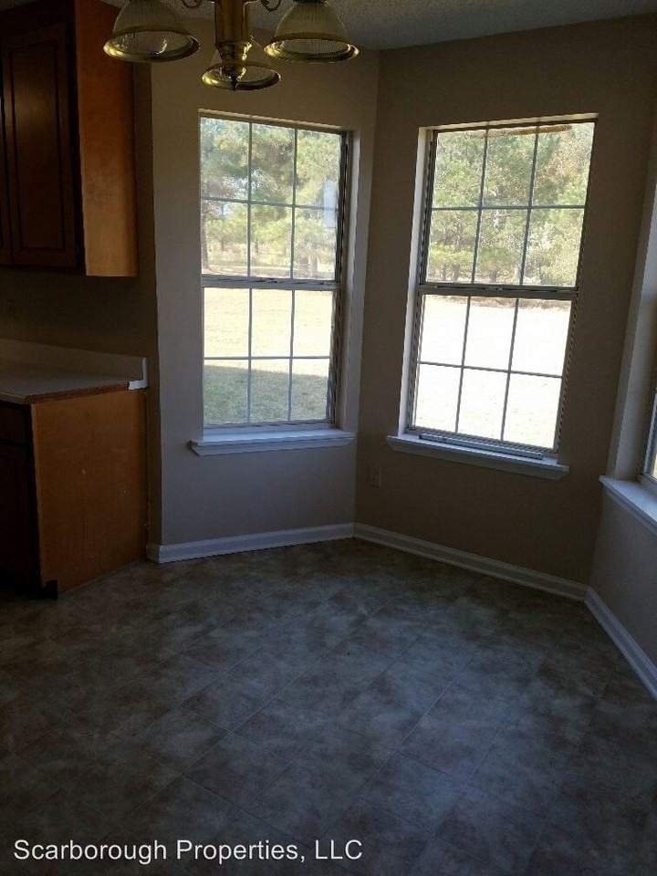 730 Macy St - Photo 2 of 4