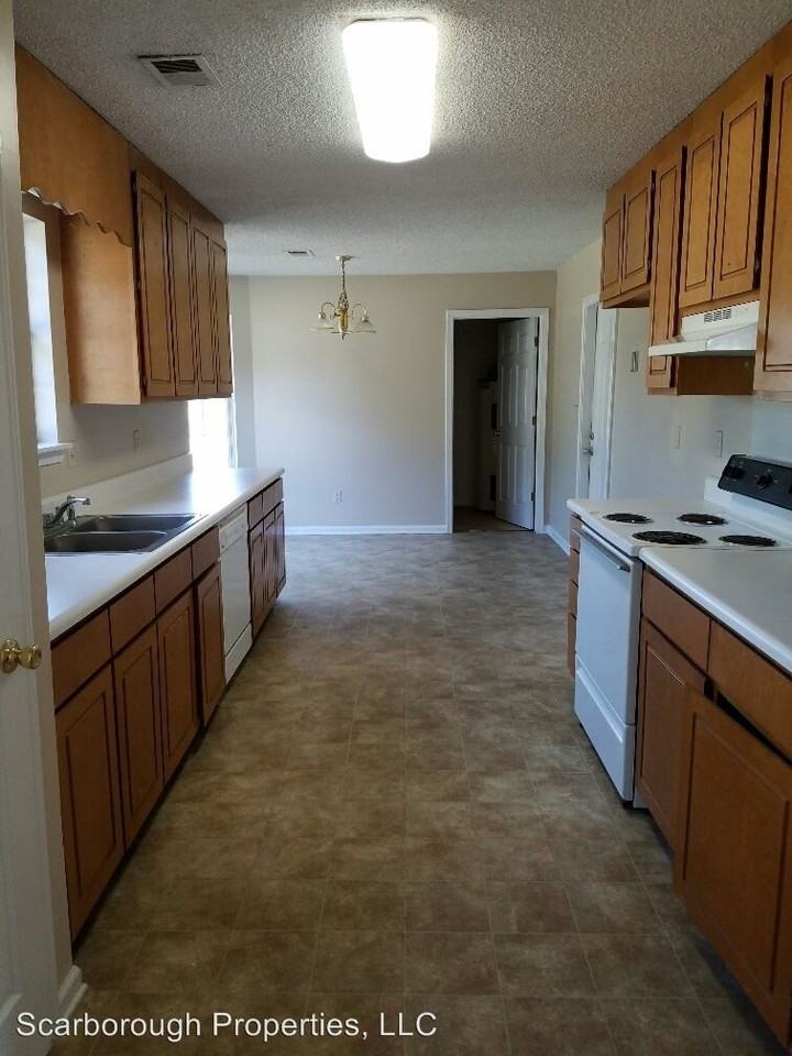 730 Macy St - Photo 3 of 4