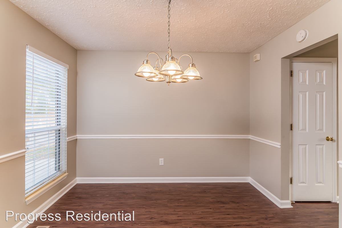 1004 Oak Ridge Ct - Photo 3 of 16