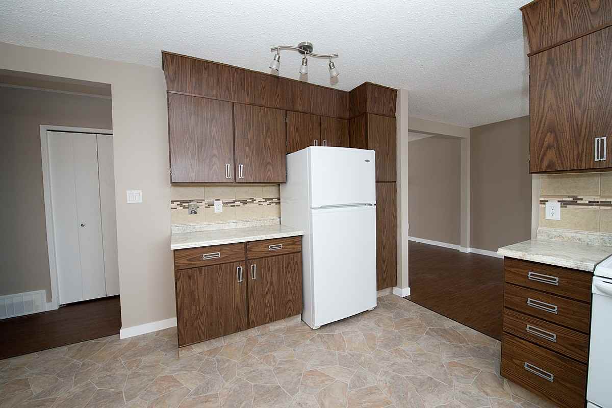 153 Woodvale Road West NW - Photo 2 of 10